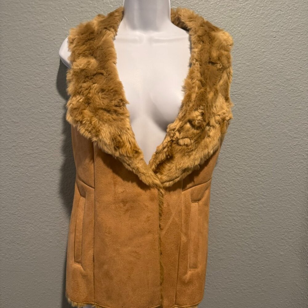 NWT White House Black Market Suede and Faux Fur vest - XS